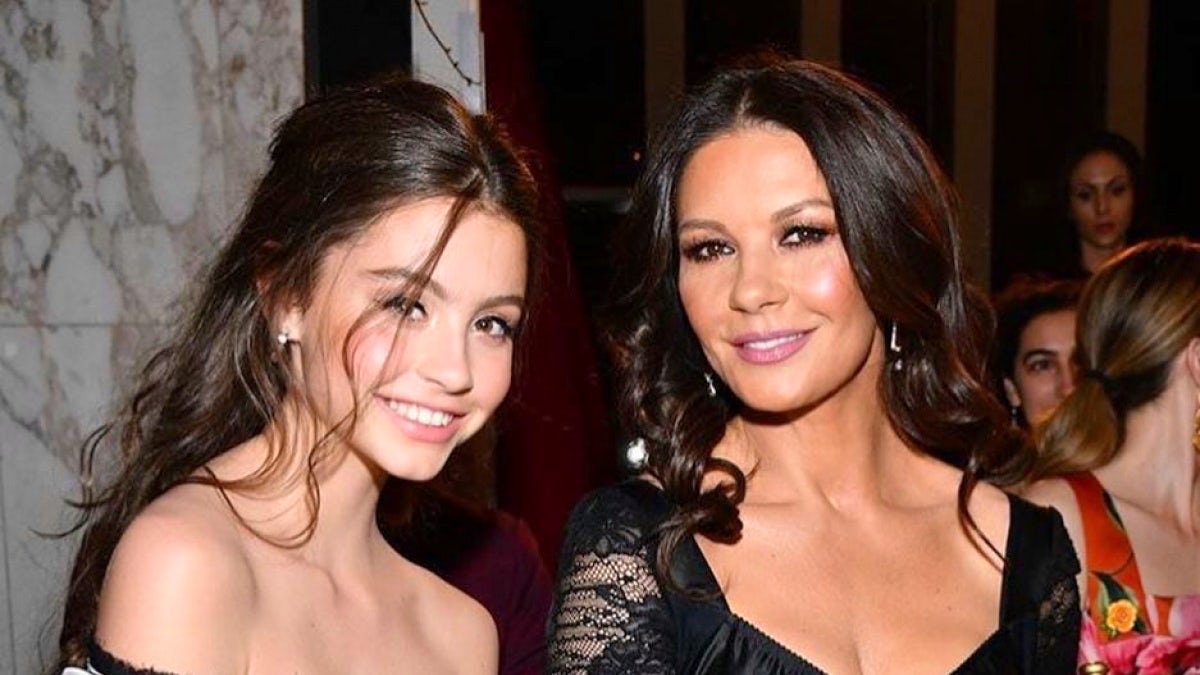 Catherine Zeta-Jones steps out with her lookalike daughter Carys ...