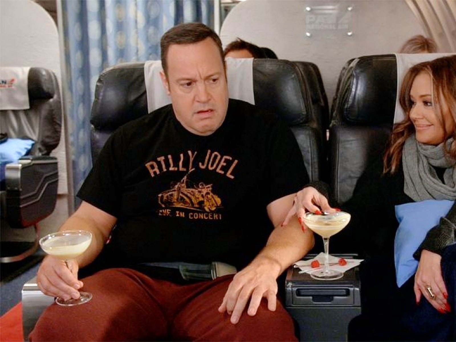 Kevin Can Wait Stars Kevin James And Leah Remini Thank Fans After Shows Cancellation 