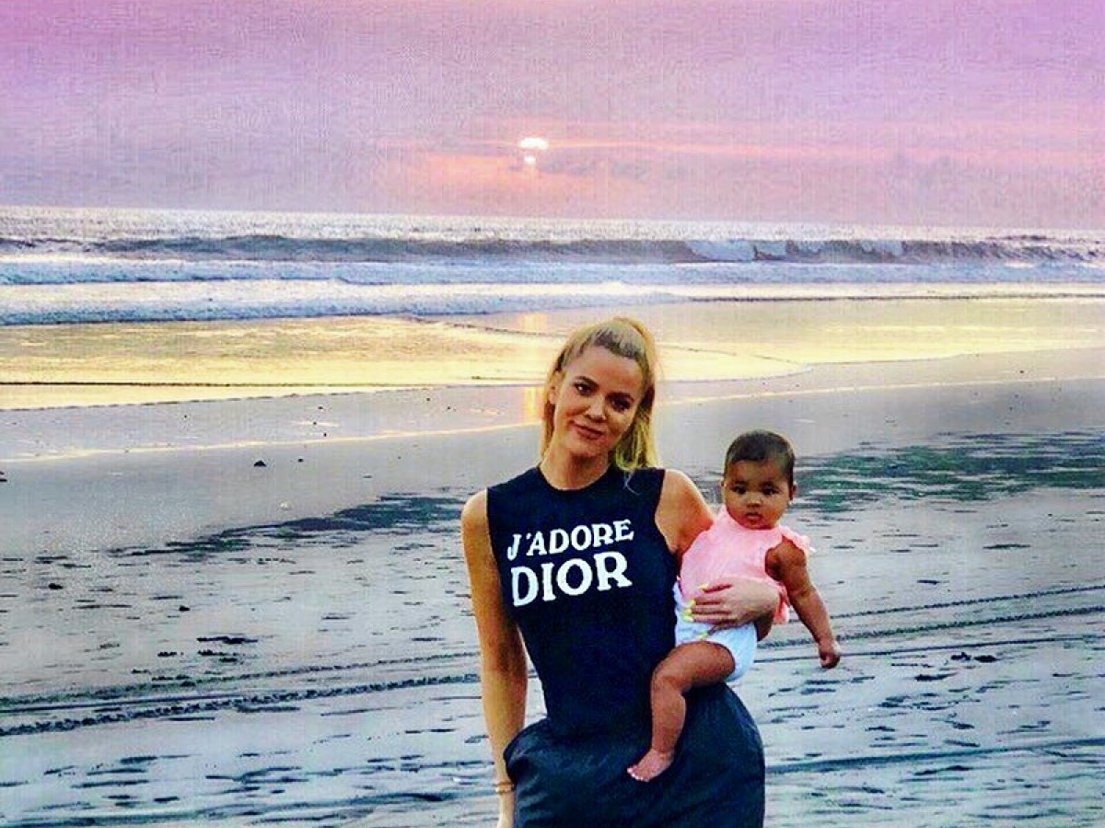 Khloe Kardashian shares sunset photo with her daughter True in Bali