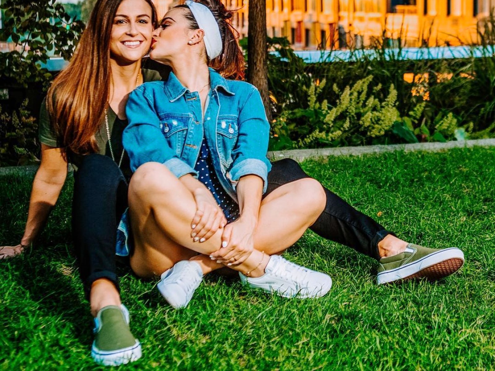 Natalie Negrotti introduces her girlfriend Stephanie ... - 1600 x 1200 jpeg 427kB