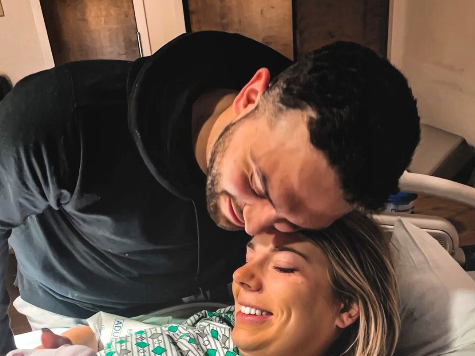 'Love is Blind' alum Mark Cuevas welcomes second child - Vimarsana News