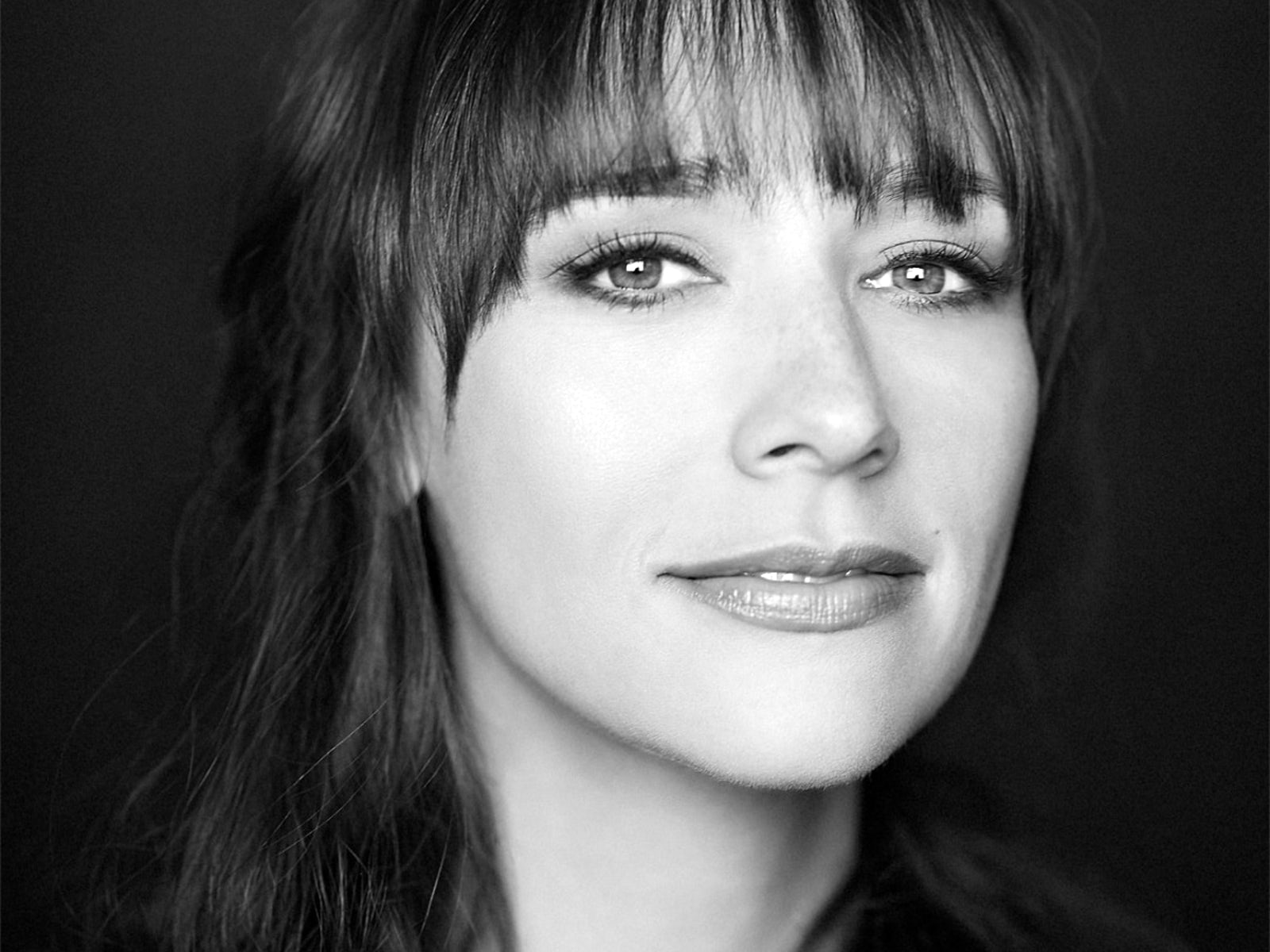 Rashida Jones to star in new 'Sunny' dark comedy for Apple TV+ - Vimarsana News