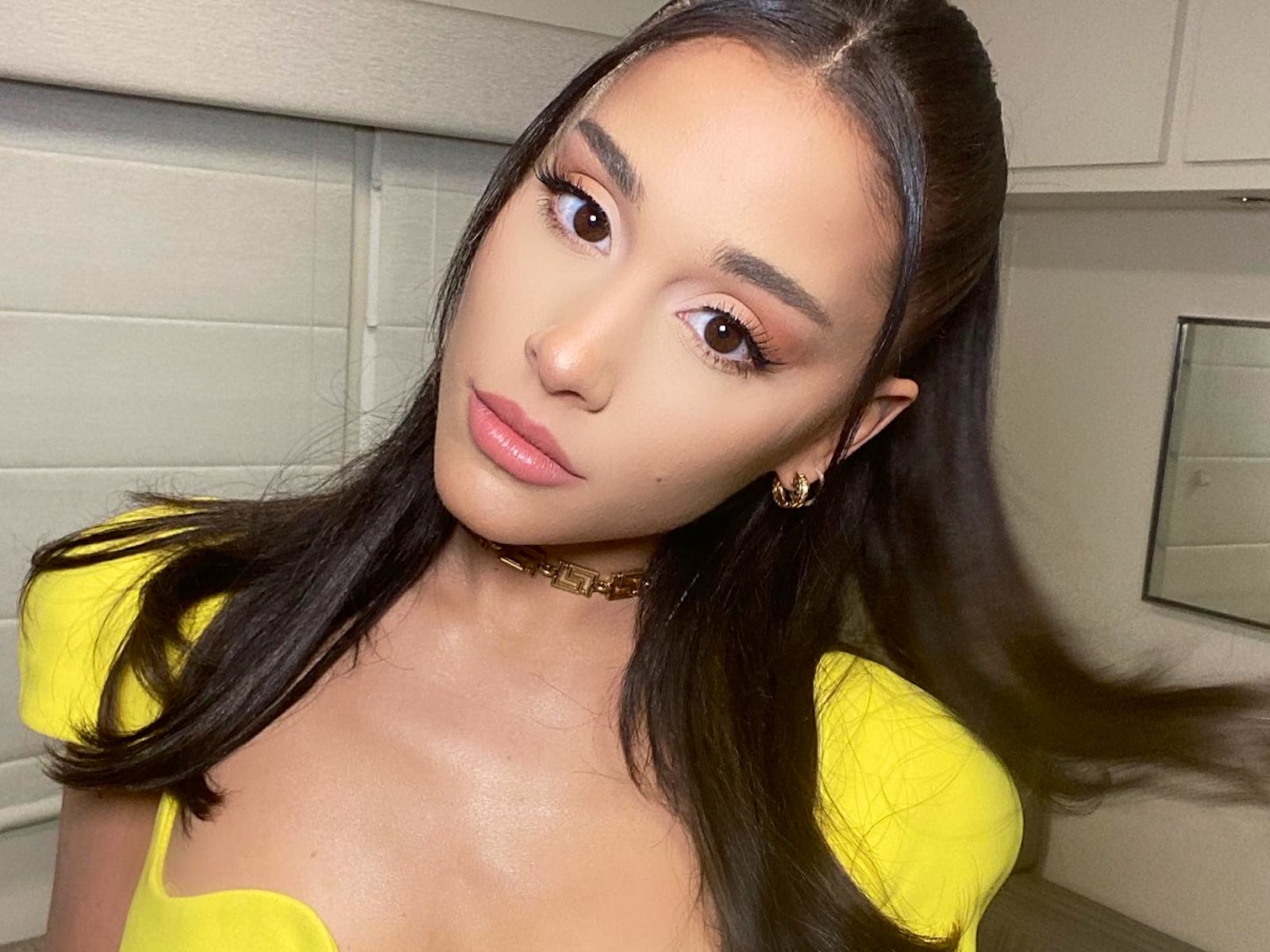 Ariana Grande donates Christmas gifts to children in Manchester - Vimarsana News