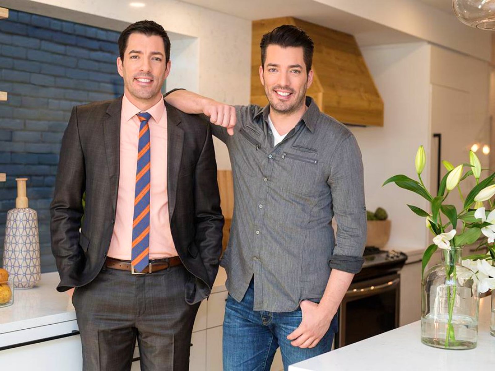 Property Brothers Drew and Jonathan Scott on HGTV's Buying and Selling