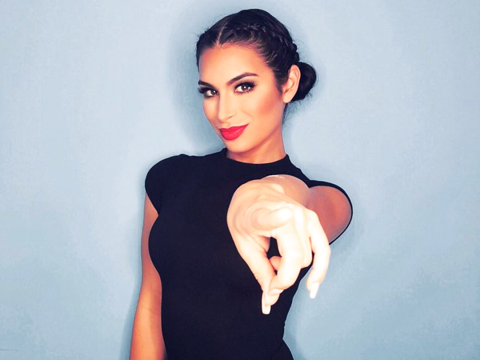 'The Bachelor' alum Ashley Iaconetti to host new 'The Story of Us