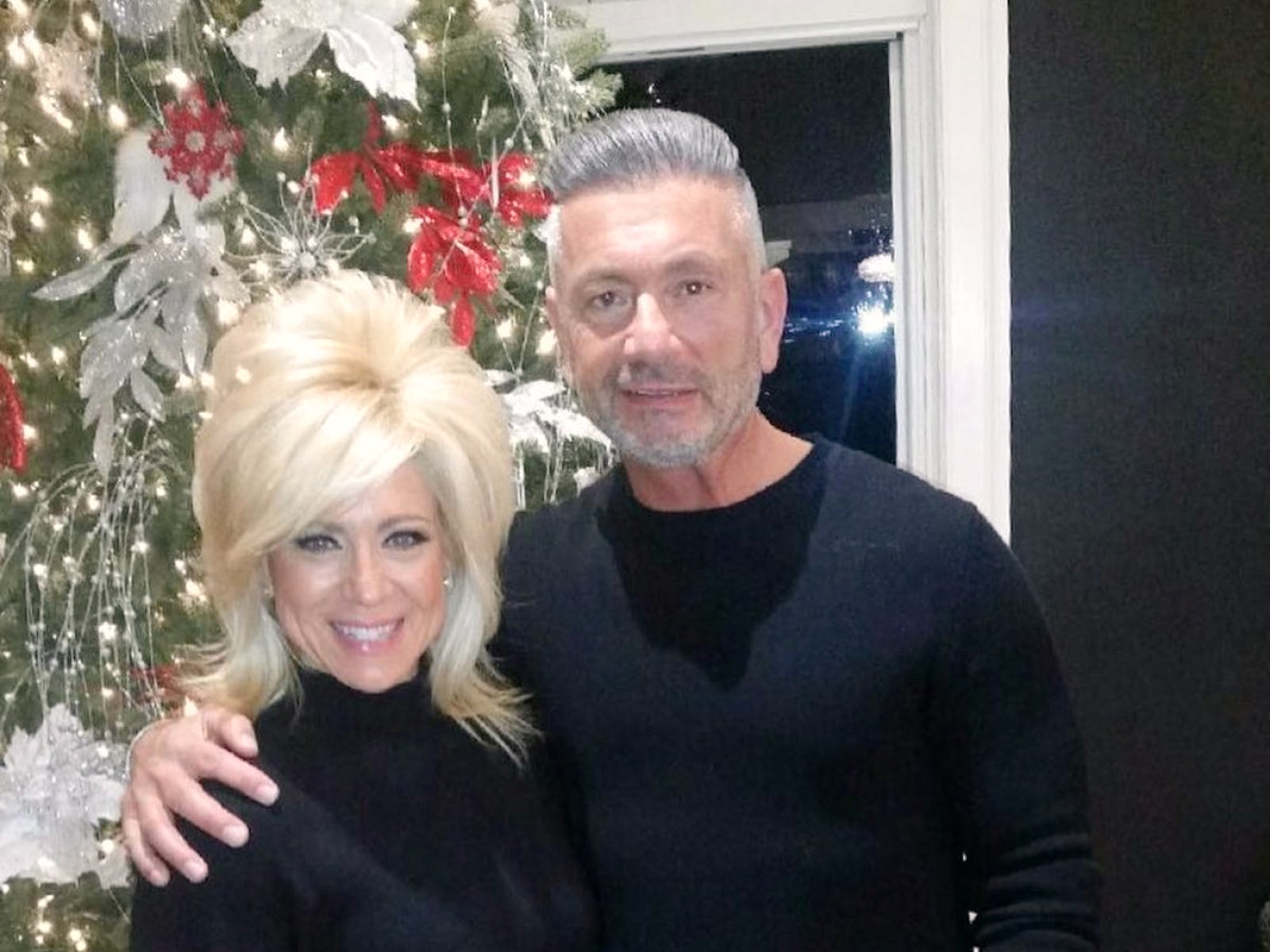 'Long Island Medium' star Theresa Caputo officially files for divorce