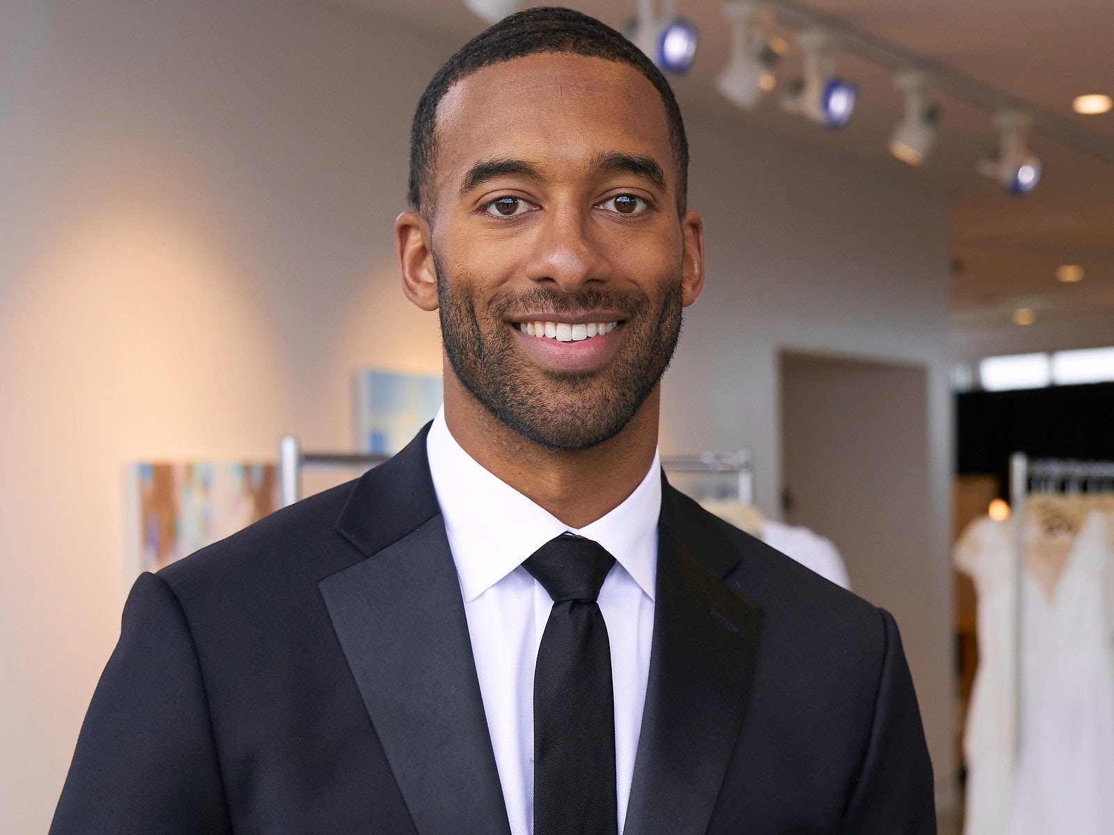 'The Bachelor' star Matt James responds to friend's body-shaming comments about Victoria Larson - Vimarsana News