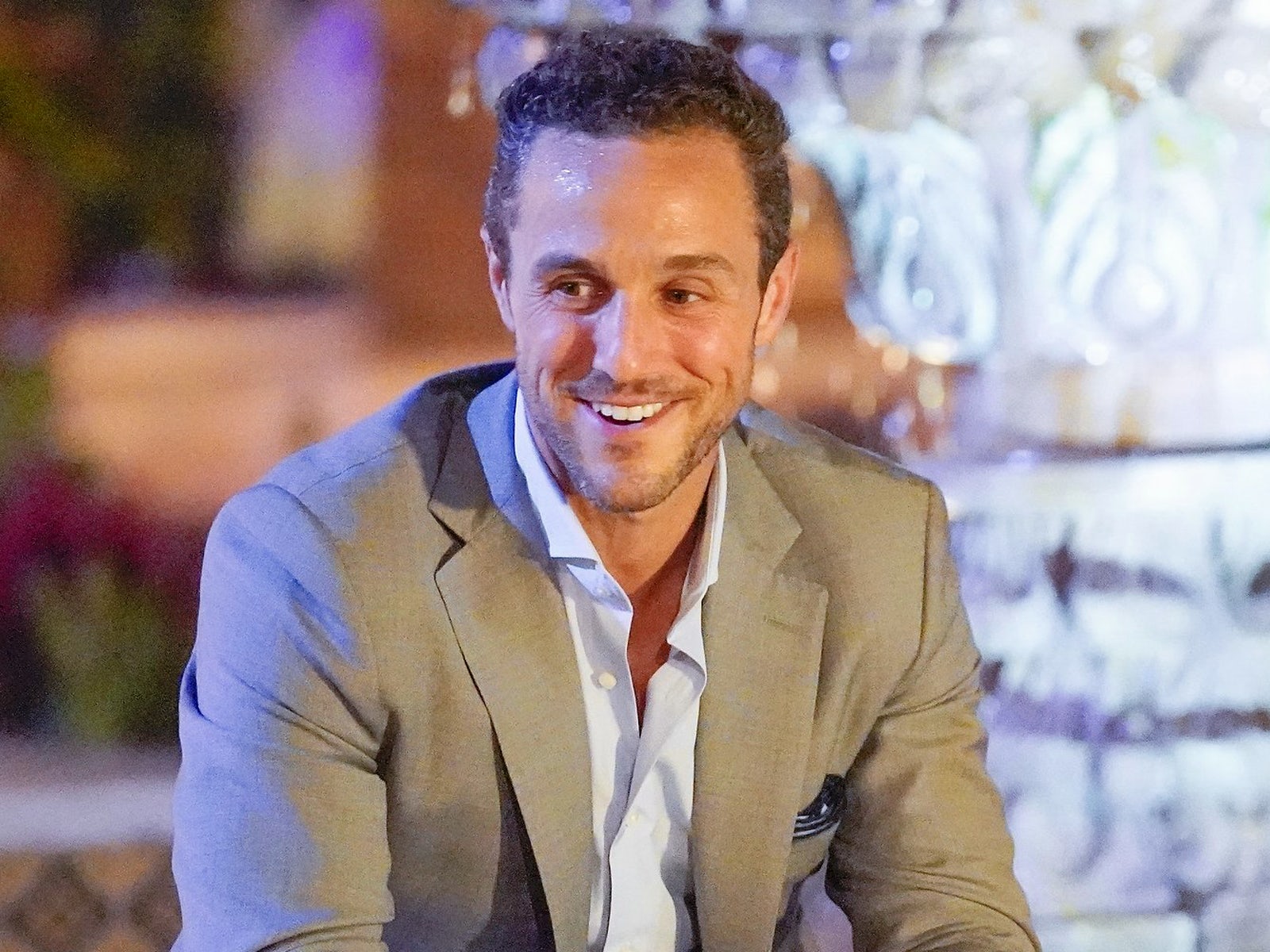 'The Bachelorette' alum Zac Clark explains why his mother unfollowed his fiancee Tayshia Adams - Vimarsana News
