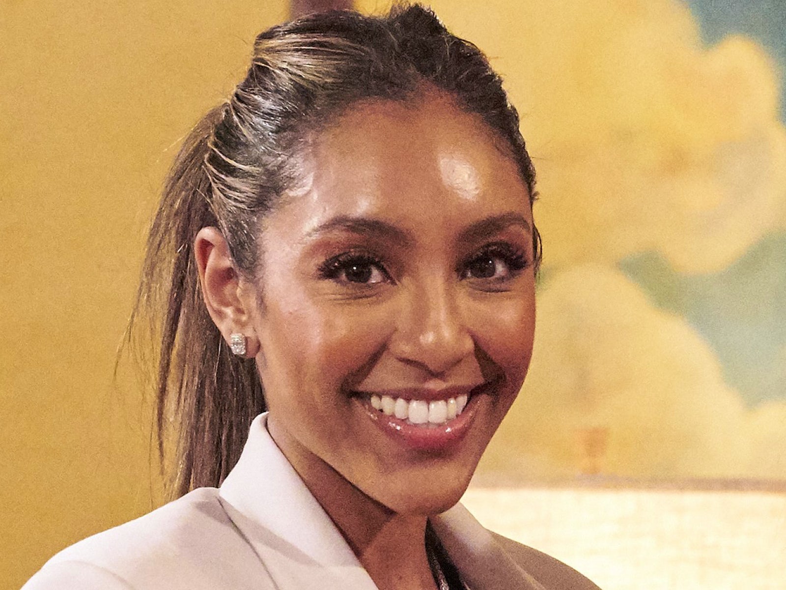 'The Bachelorette' co-host Tayshia Adams praises Andrew Spencer for "courageous" interracial-dating talk with Katie Thurston - Vimarsana News