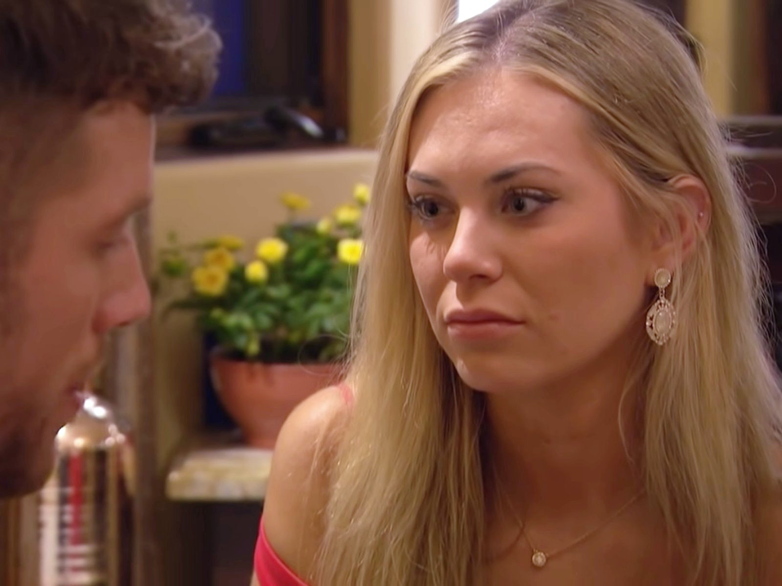 'The Bachelor' recap: Clayton rescinds Cassidy's rose, Shanae calls Elizabeth "toxic" and "a bully," and three more women go home! - Vimarsana News