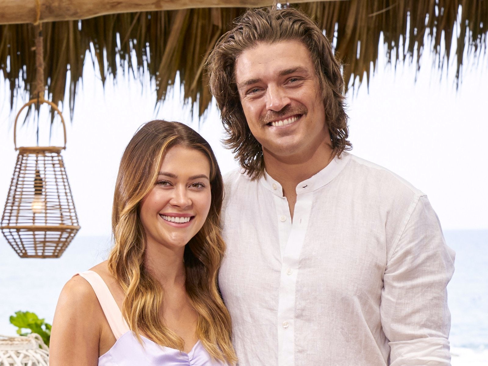 'The Bachelor' alum Caelynn Miller-Keyes appears to nudge Dean Unglert to propose marriage - Vimarsana News