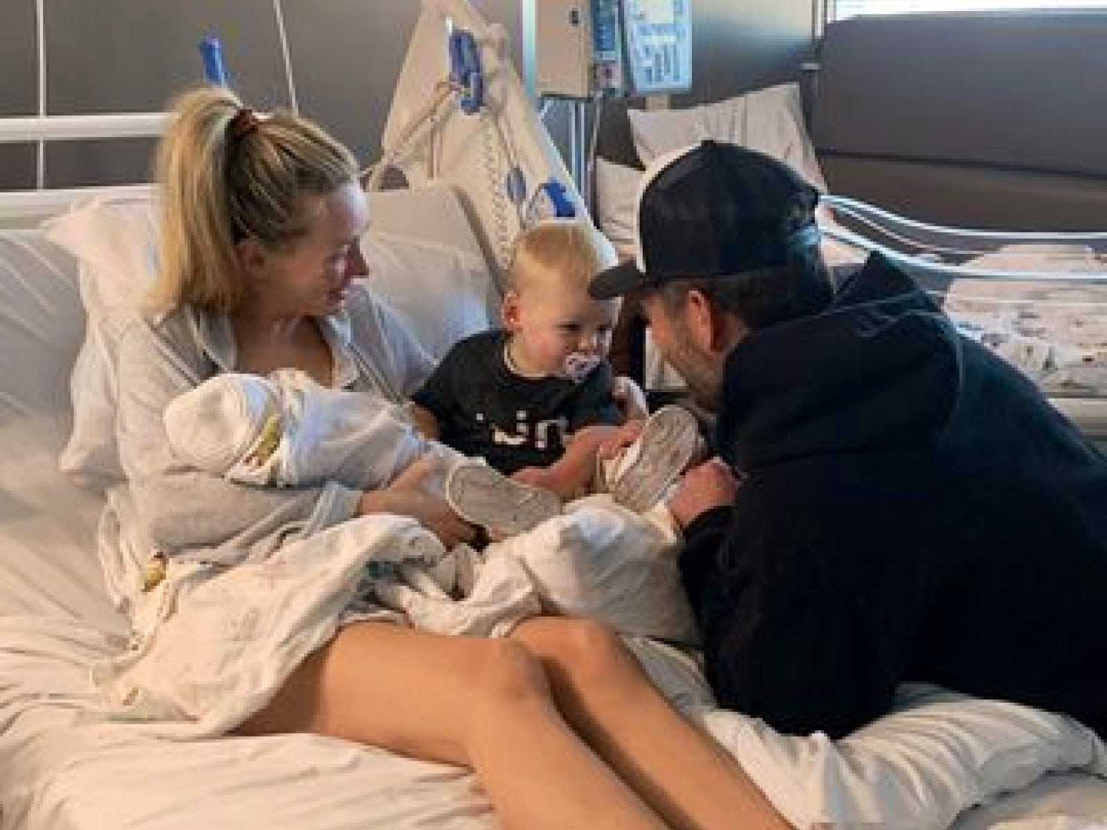 'The Bachelor' alum Lauren Bushnell welcomes second child with husband Chris Lane - Vimarsana News