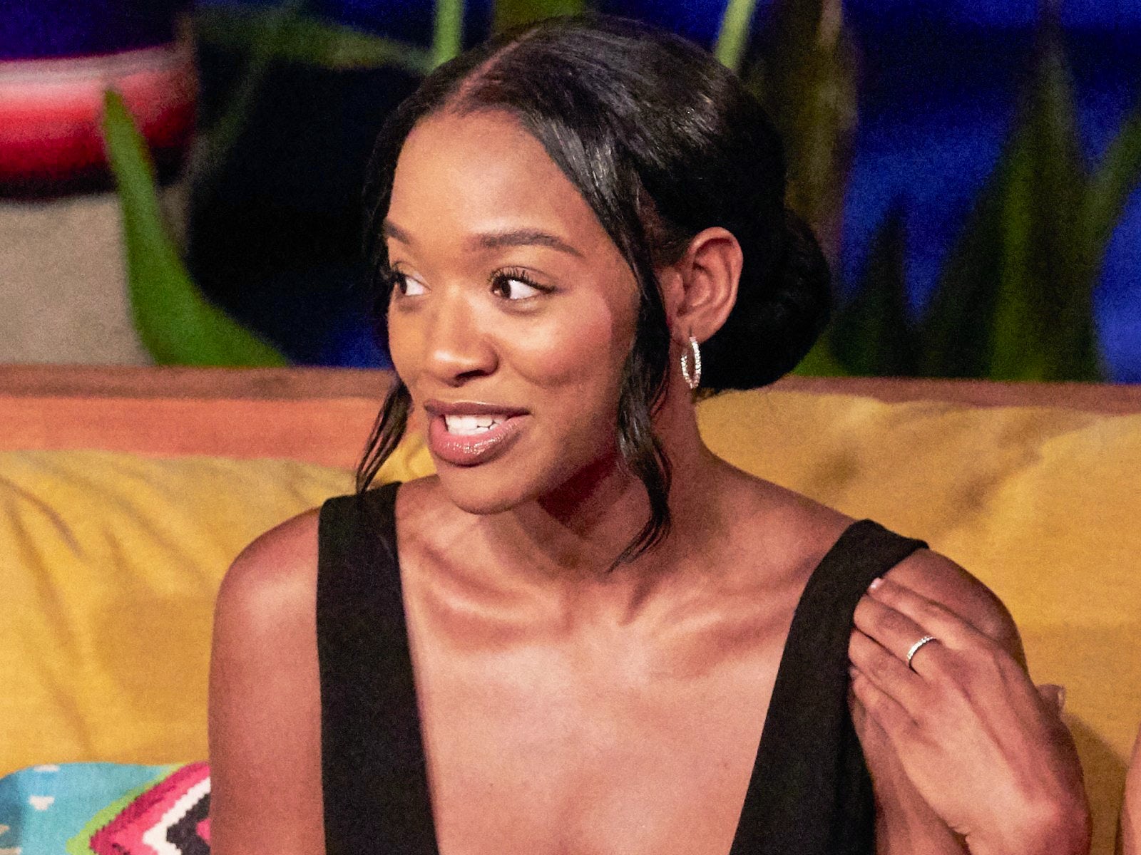 'Bachelor in Paradise' recap: Eliza ditches Rodney for surprising admirer, Aaron breaks down to Genevieve, and Victoria chooses between Johnny and Alex! - Vimarsana News