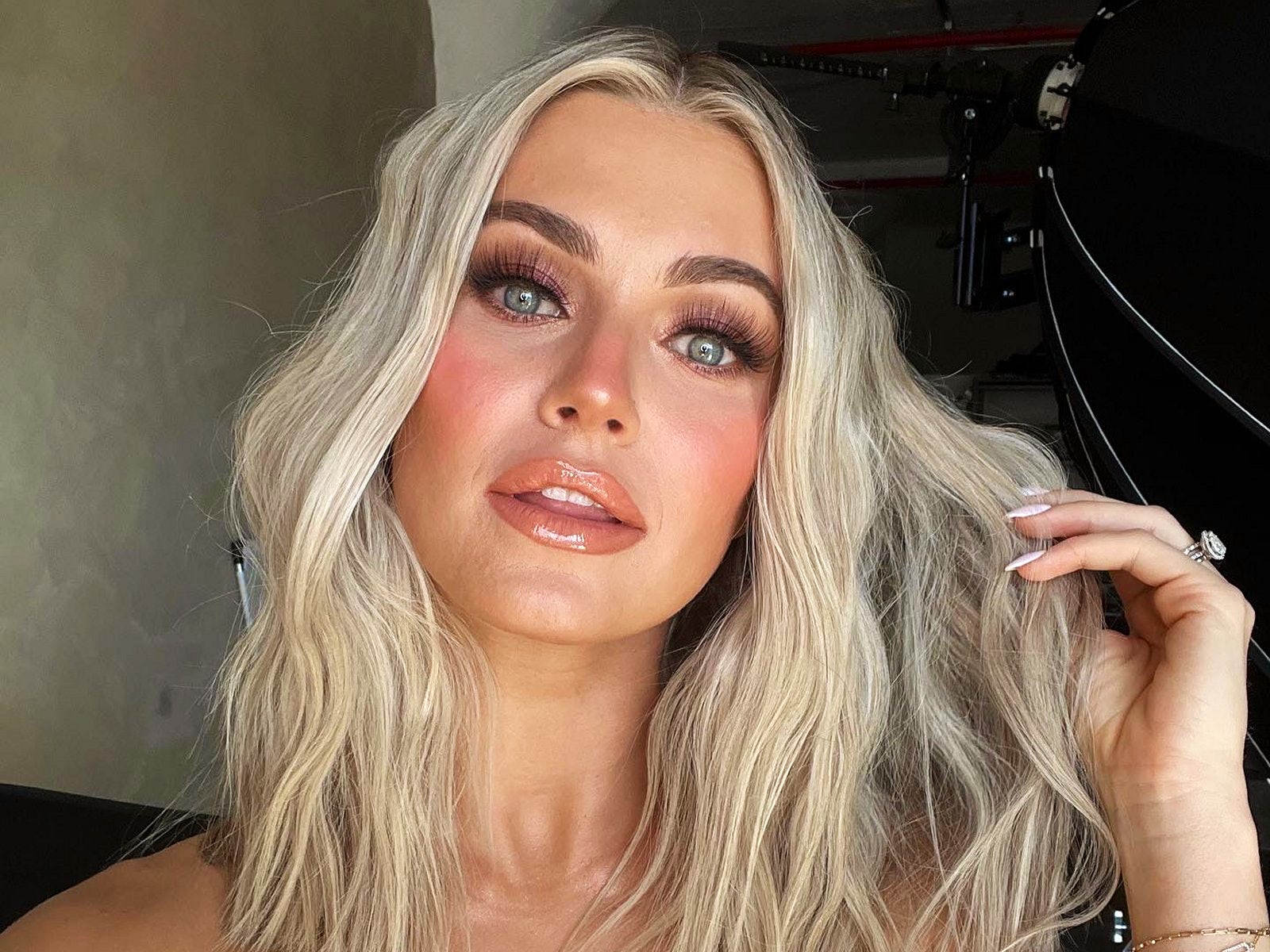 'Dancing with the Stars' pro Lindsay Arnold reveals gender of her second child - Vimarsana News