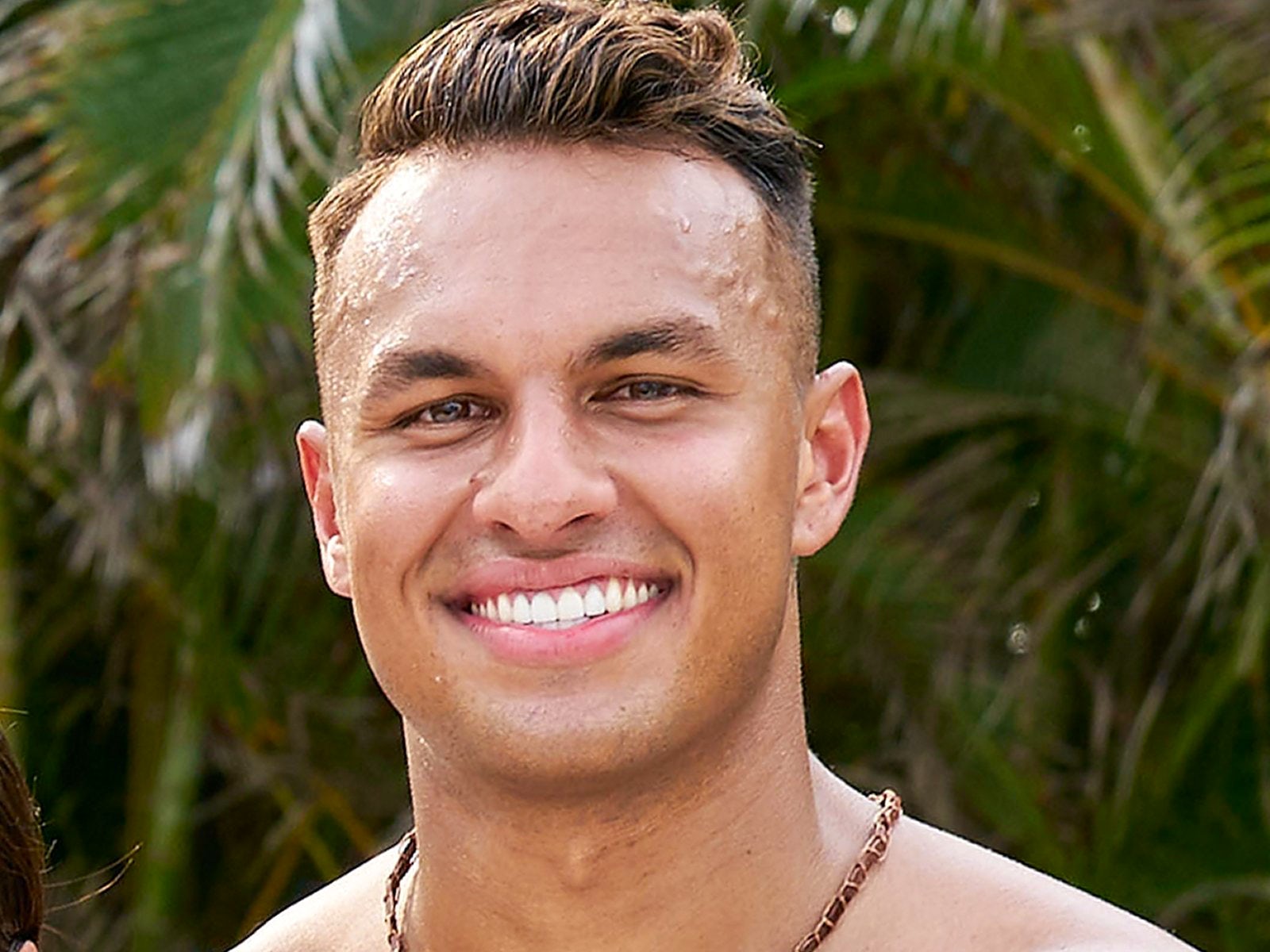 'Bachelor in Paradise' bachelor Aaron Clancy had not one but two girls back home while wooing Genevieve Parisi in Paradise - Vimarsana News
