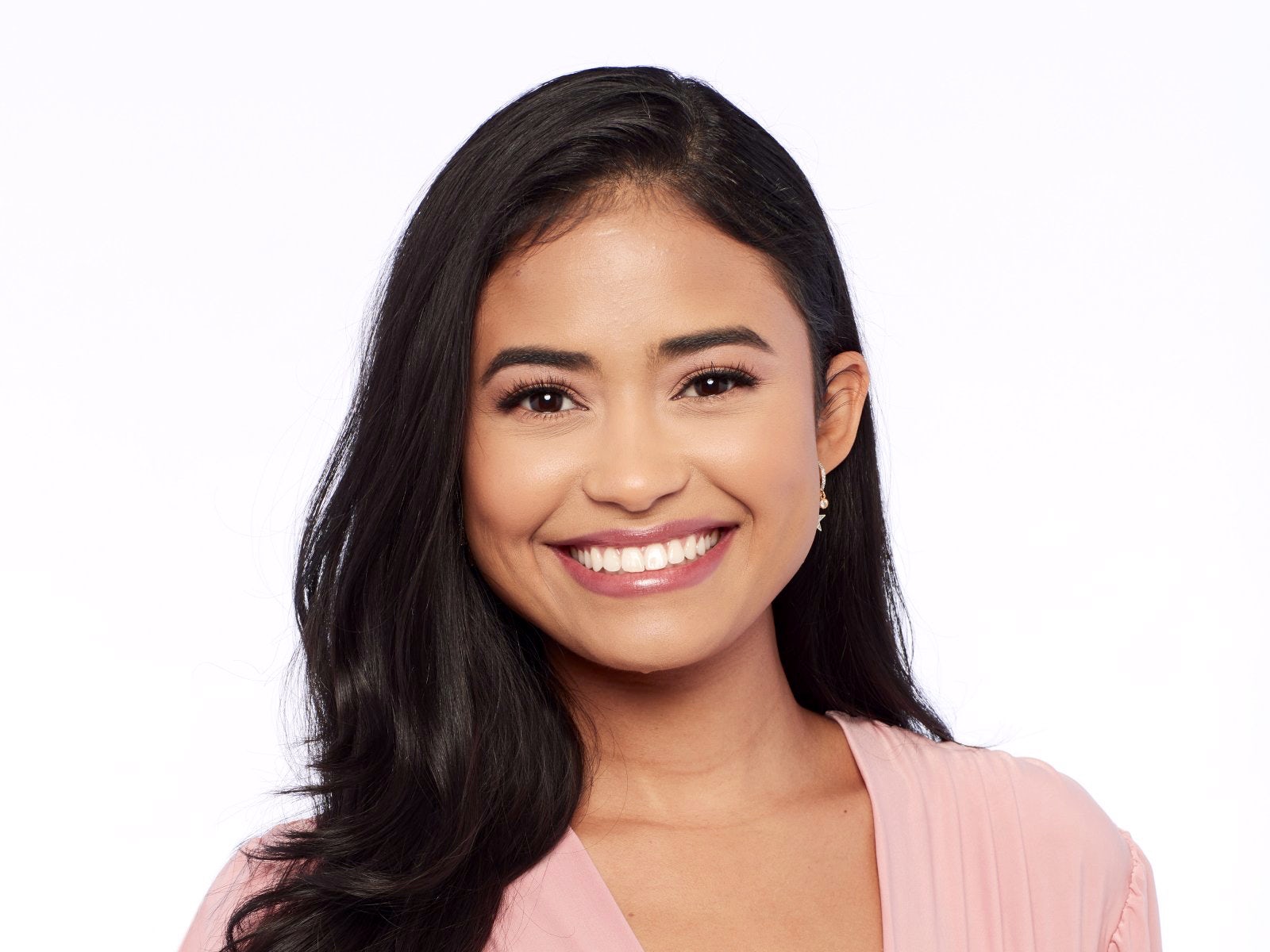 'Bachelor in Paradise's Jessenia Cruz claims Andrew Spencer dropped a "bomb" on her and slams his communication - Vimarsana News